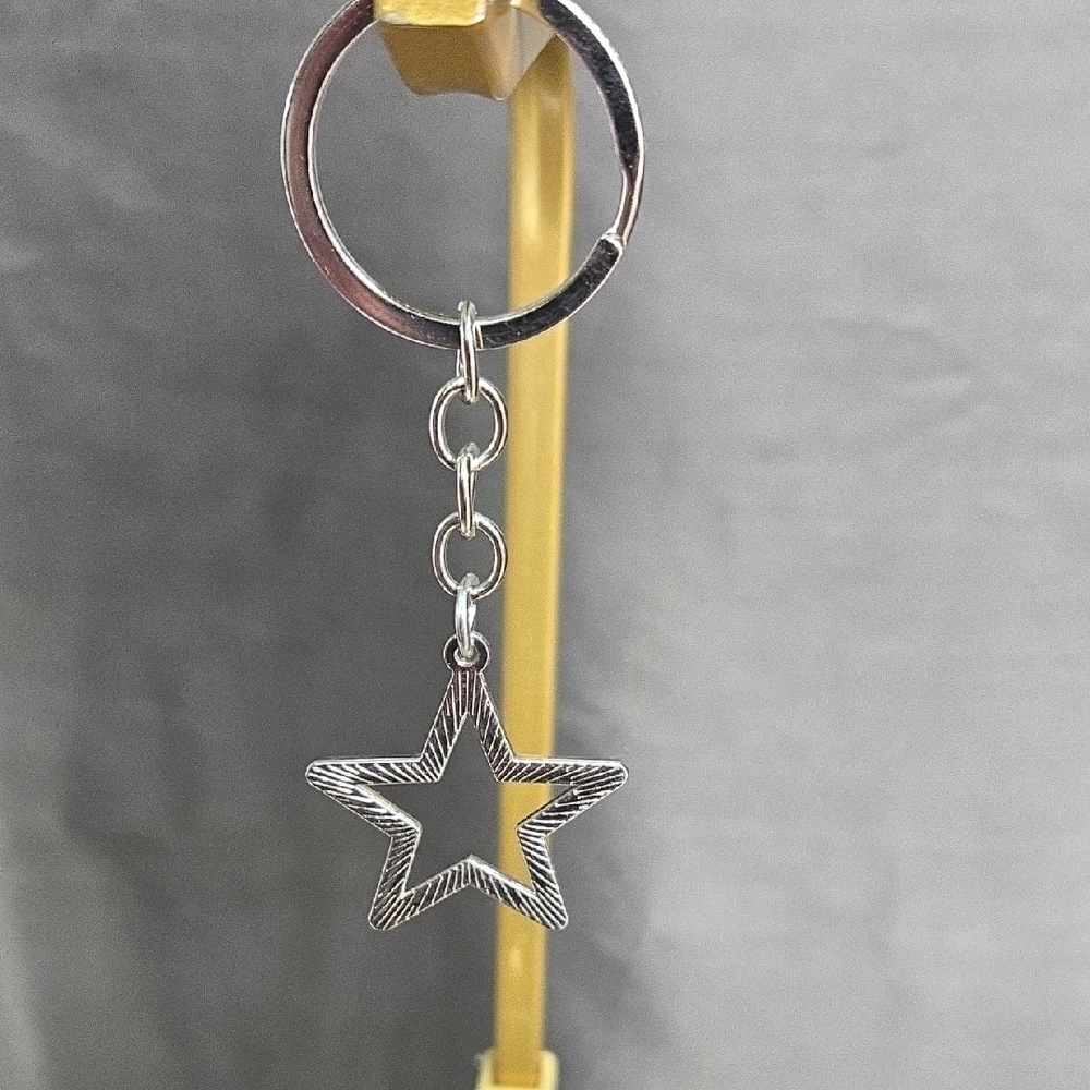Silver Star Keychain - Picture 2 of 5